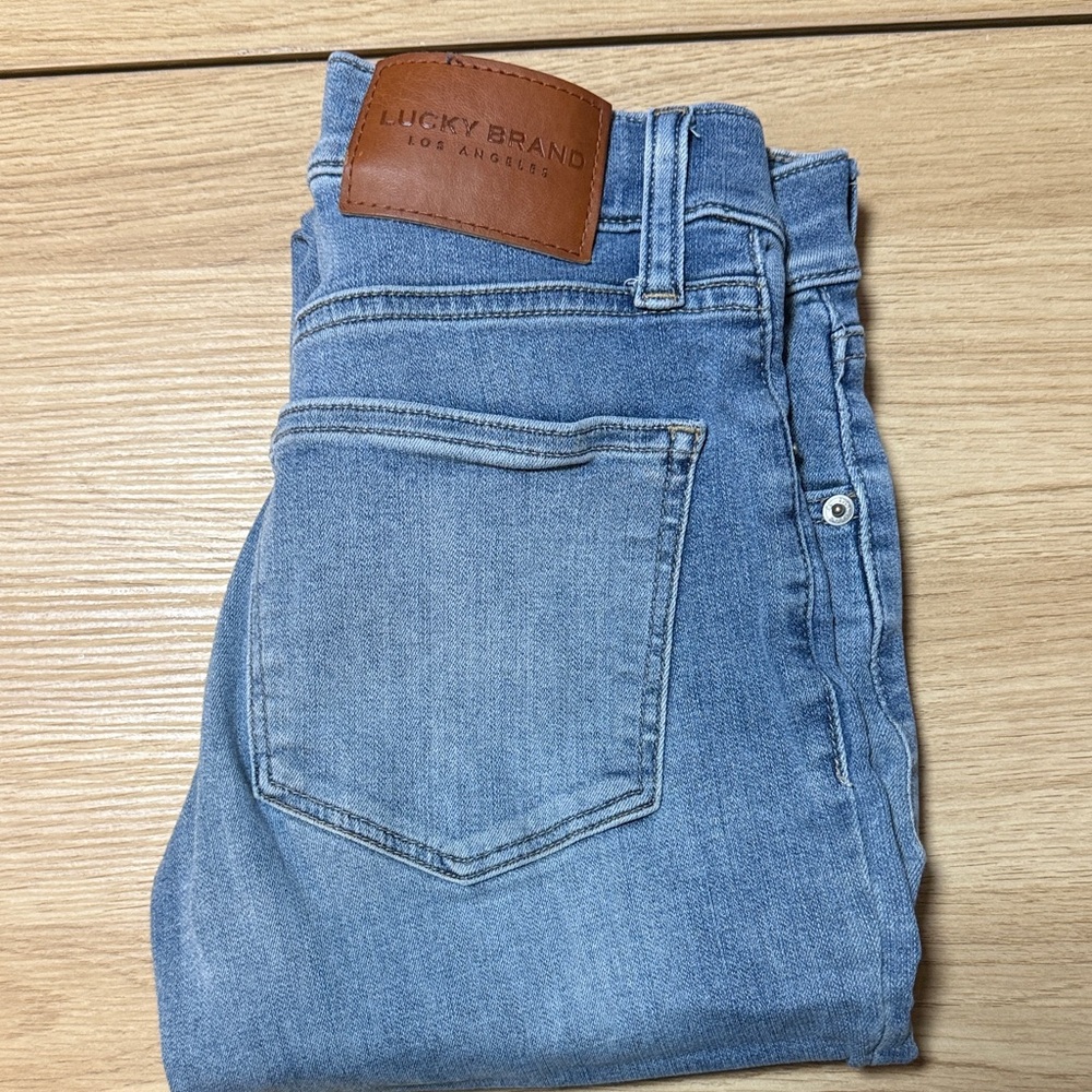 Lucky Brand women’s skinny jeans. Size 0/25